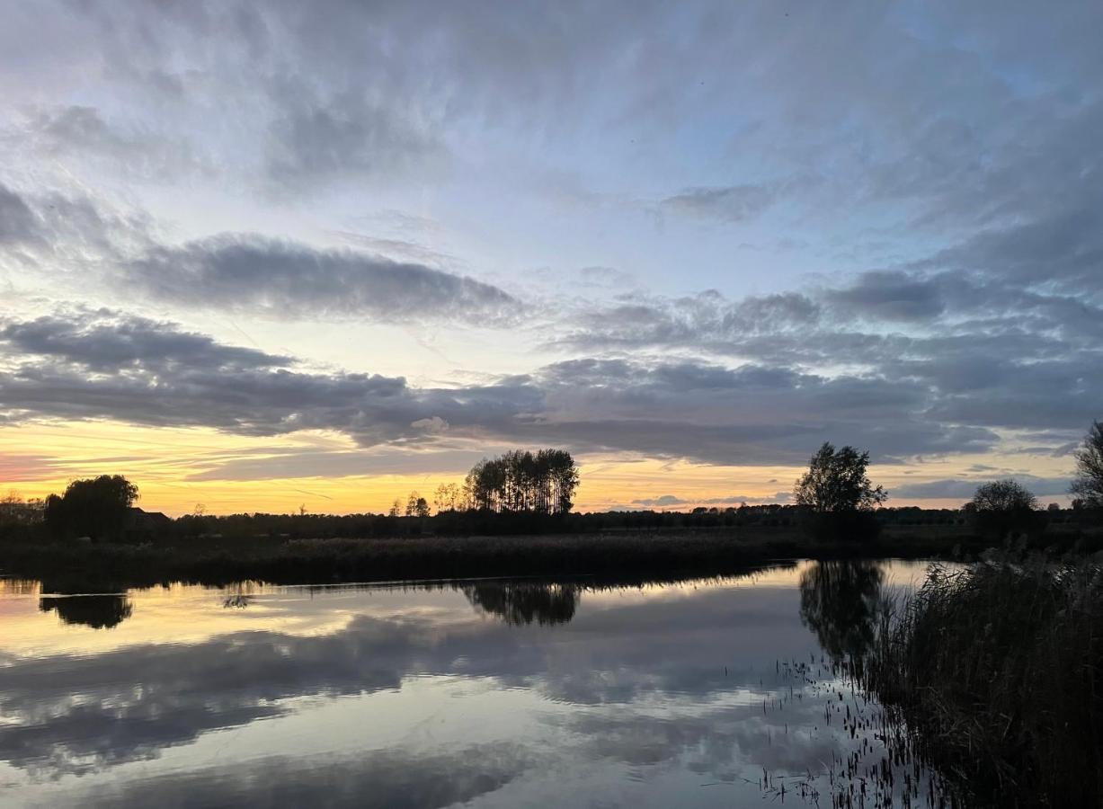 Artistiek Vakantiehuisje Hulst Exterior foto